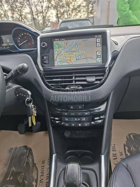 Peugeot 2008 1.2B,PAN/NAV/Servis
