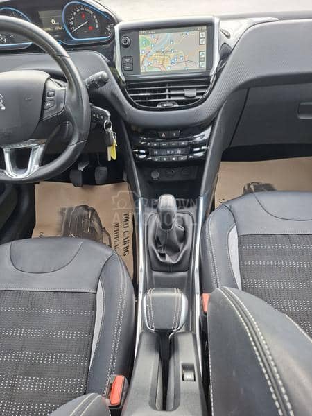 Peugeot 2008 1.2B,PAN/NAV/Servis