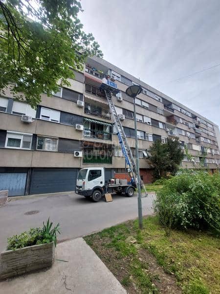 Nissan Lift dizalica 27m