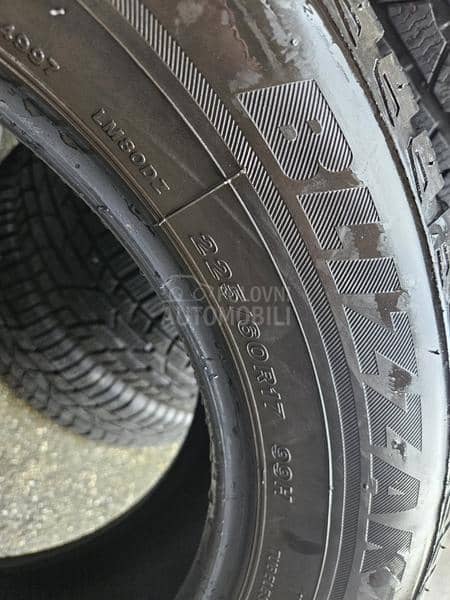 Bridgestone 225/60 R17 Zimska