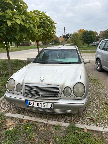 Mercedes Benz E 220 pogrebno