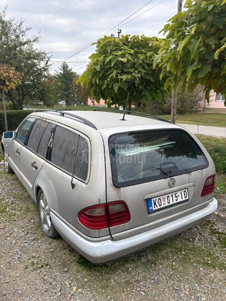 Mercedes Benz E 220 pogrebno