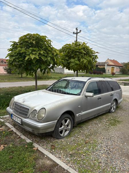Mercedes Benz E 220 pogrebno