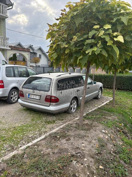 Mercedes Benz E 220 pogrebno