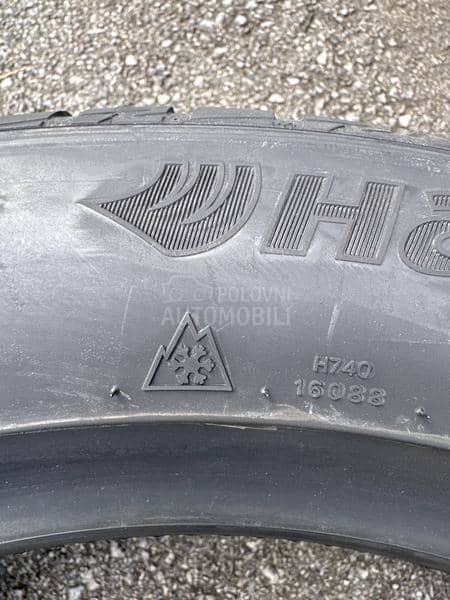 Hankook 215/55 R17 Zimska