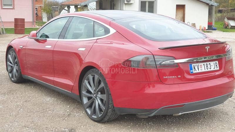 Tesla Model S 