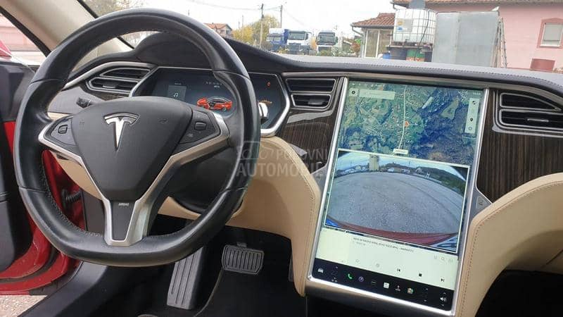 Tesla Model S 