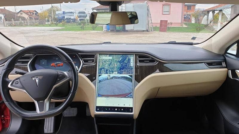 Tesla Model S 