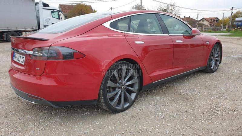 Tesla Model S 