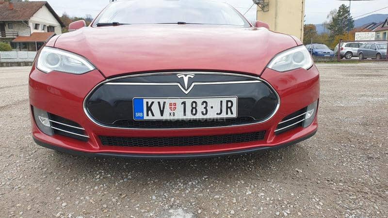 Tesla Model S 