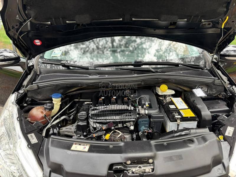 Peugeot 208 JE FABRICKO STANJE