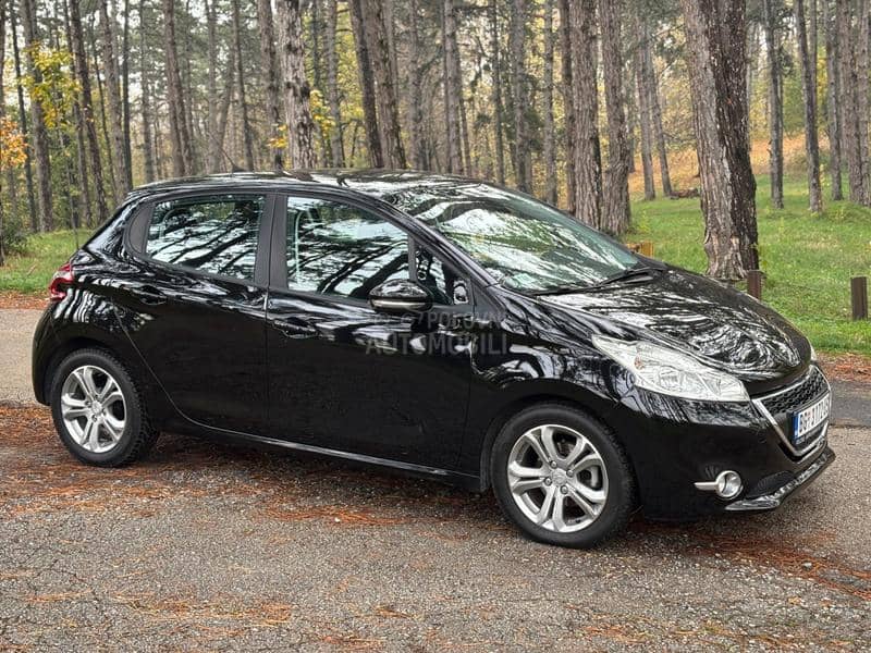 Peugeot 208 JE FABRICKO STANJE