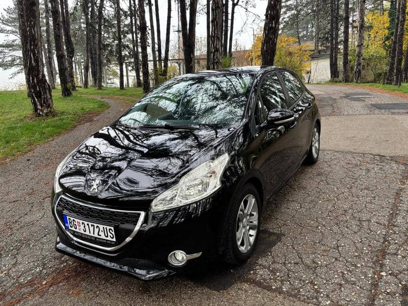 Peugeot 208 JE FABRICKO STANJE