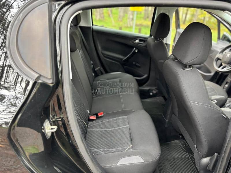 Peugeot 208 JE FABRICKO STANJE