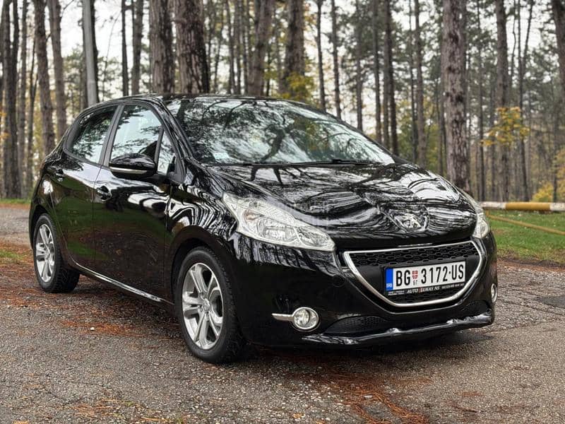 Peugeot 208 JE FABRICKO STANJE