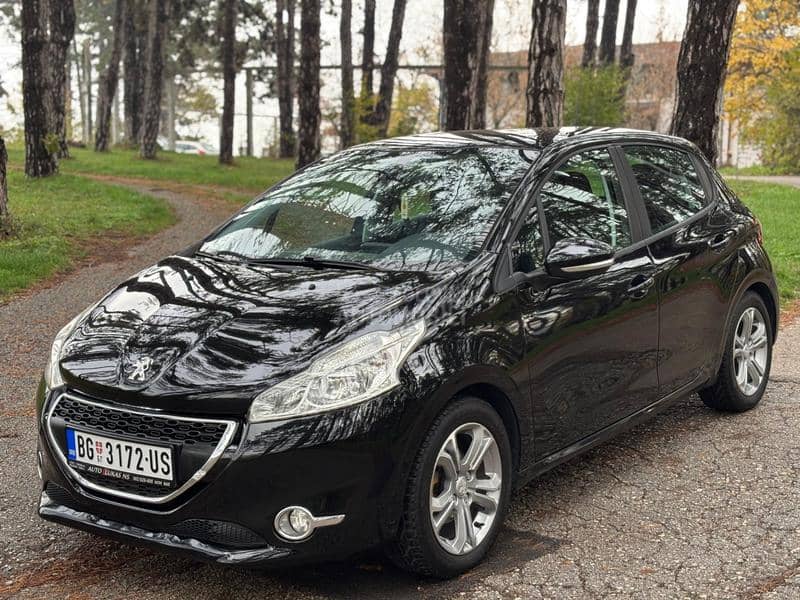 Peugeot 208 JE FABRICKO STANJE