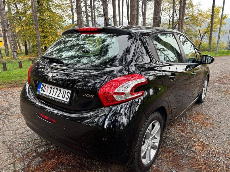 Peugeot 208 JE FABRICKO STANJE
