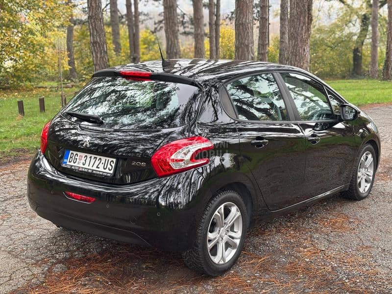 Peugeot 208 JE FABRICKO STANJE
