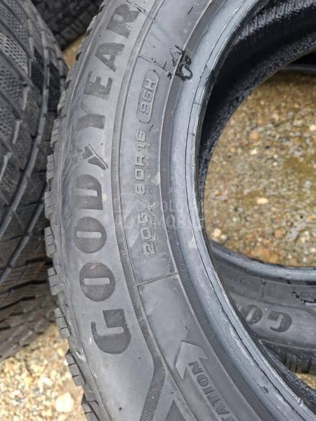 Goodyear 205/60 R16 Zimska