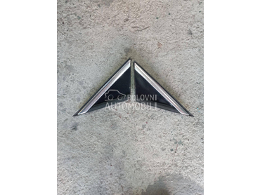 Trouglivi u krilu za Peugeot 3008