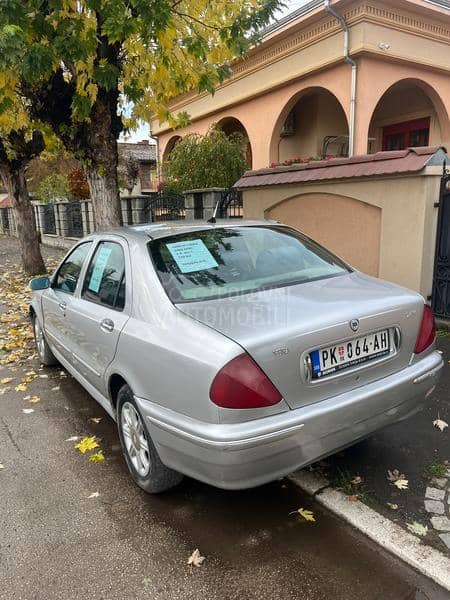 Lancia Lybra 2.4