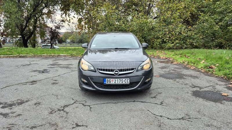 Opel Astra J 