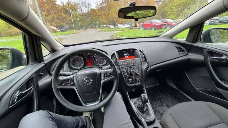 Opel Astra J 