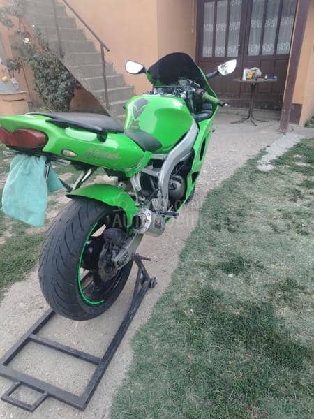 Kawasaki zx6r