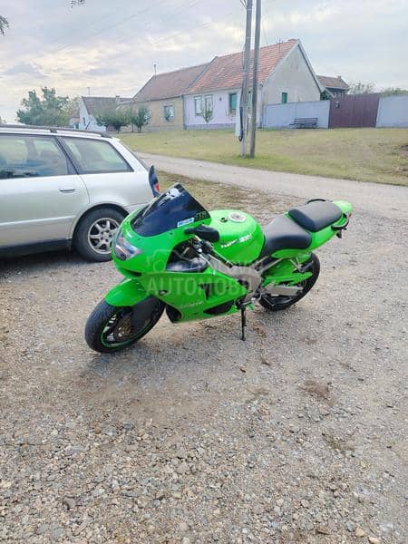 Kawasaki zx6r