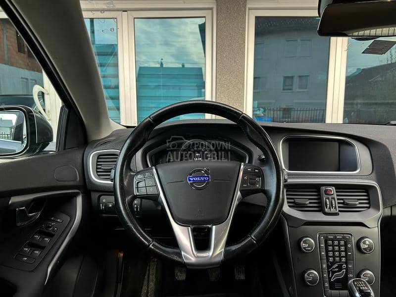 Volvo V40 D2