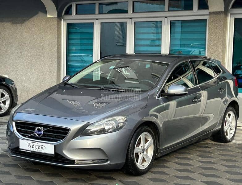 Volvo V40 D2