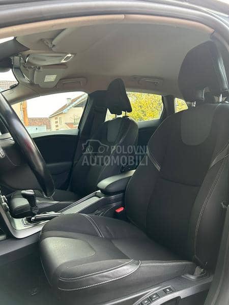 Volvo V40 D2