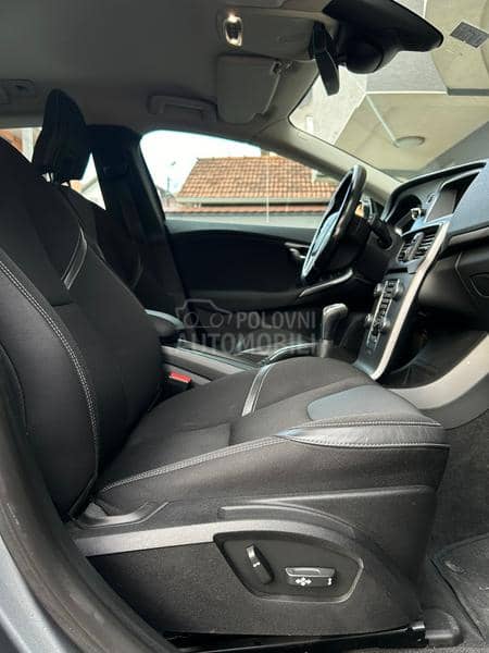 Volvo V40 D2