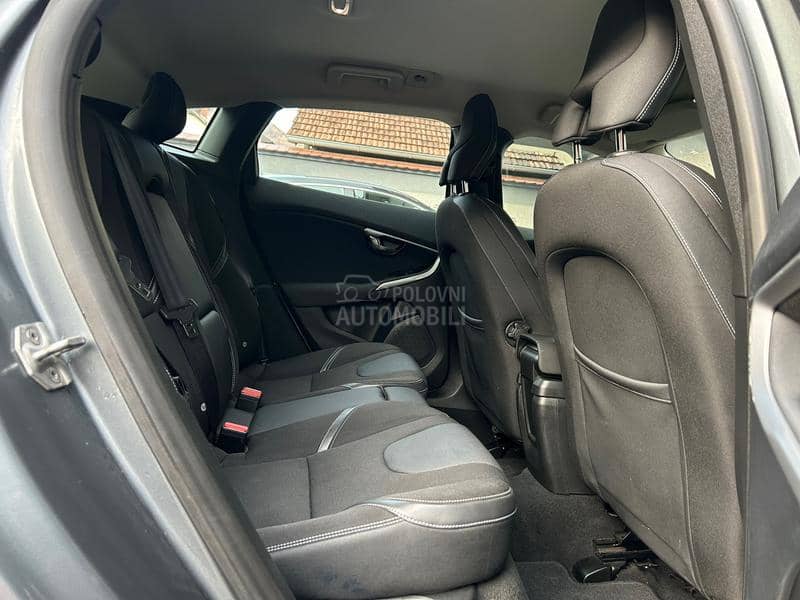 Volvo V40 D2