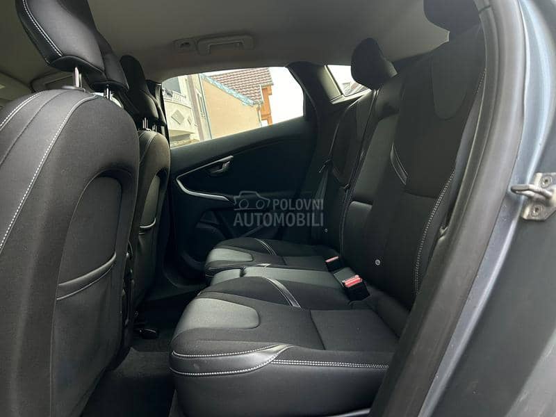 Volvo V40 D2