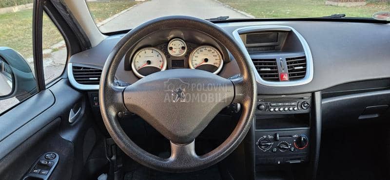 Peugeot 207 1.4b  8v
