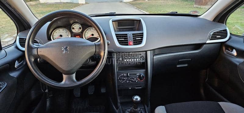 Peugeot 207 1.4b  8v