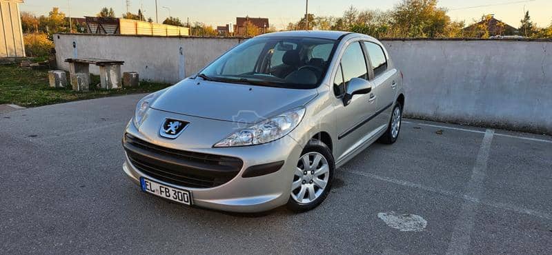 Peugeot 207 1.4b  8v
