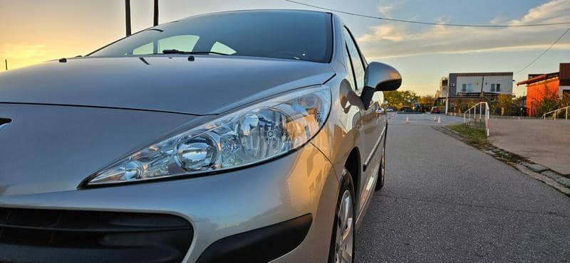 Peugeot 207 1.4b  8v