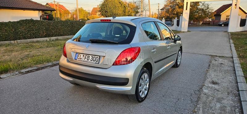 Peugeot 207 1.4b  8v