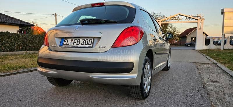 Peugeot 207 1.4b  8v