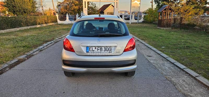 Peugeot 207 1.4b  8v