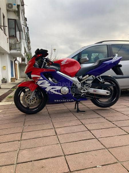 Honda CBR F4