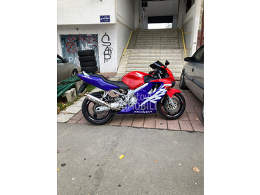 Honda CBR F4