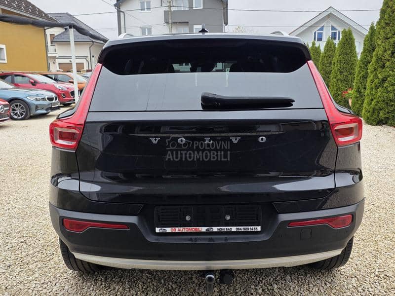 Volvo XC40 MOMENTUM