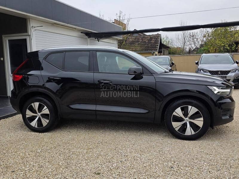 Volvo XC40 MOMENTUM