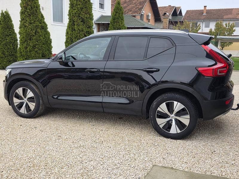 Volvo XC40 MOMENTUM