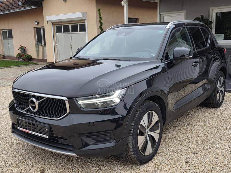 Volvo XC40 MOMENTUM