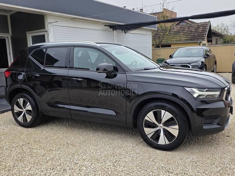 Volvo XC40 MOMENTUM