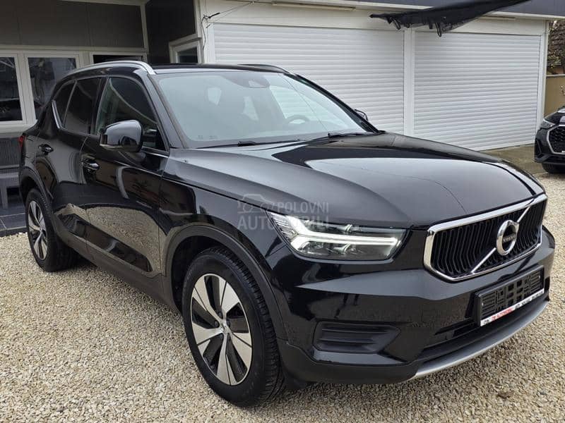Volvo XC40 MOMENTUM